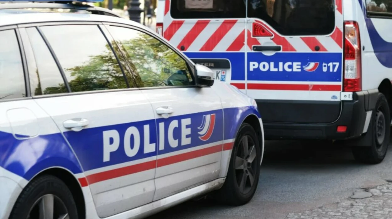 Far-right extremists attack migrant association in Paris