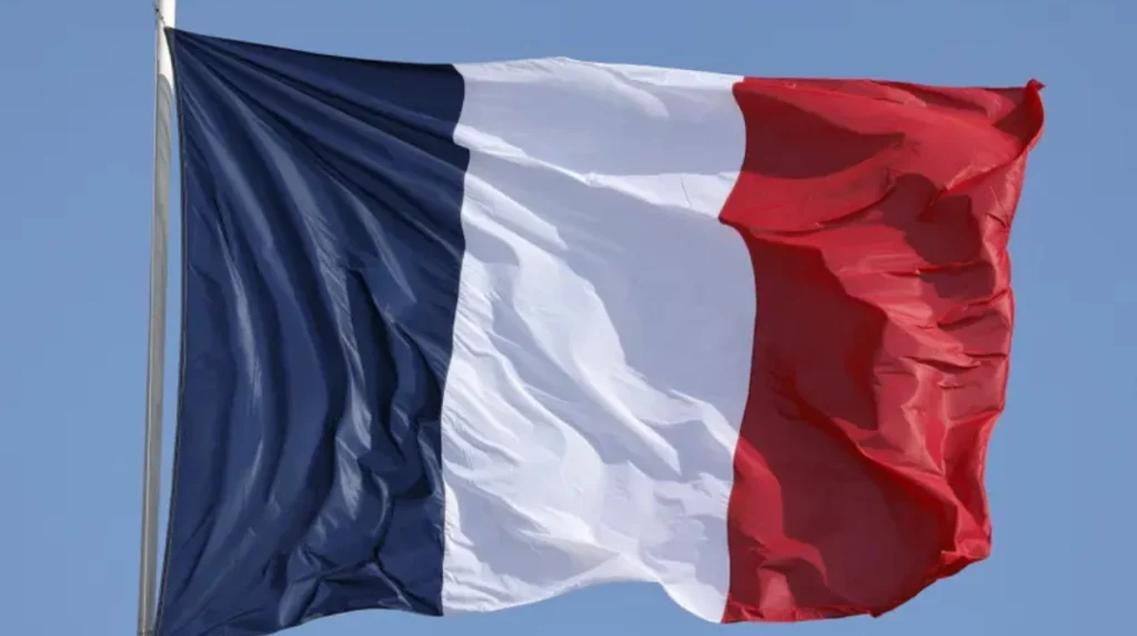 France's flag tribute to Pope sparks secularism debate