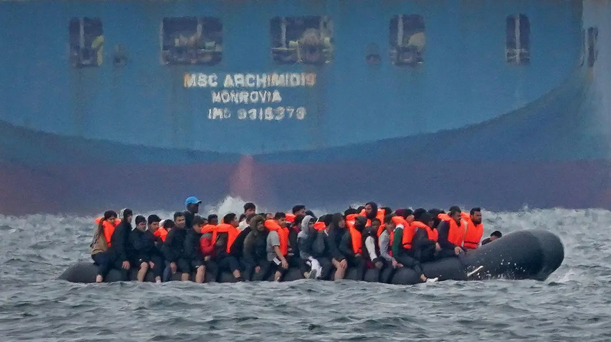 Why France is struggling to halt migrant crossings in 2025?