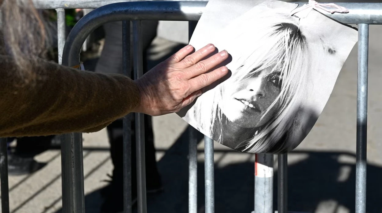 Les funérailles de Brigitte Bardot mettent en lumière les profondes lignes de fracture politique en France