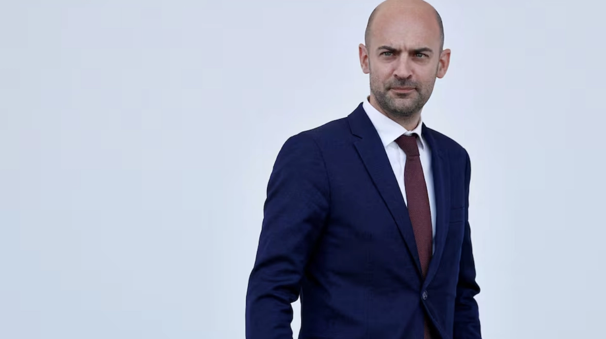 Rapprochement diplomatique France-Iran en crise après l'incident de Téhéran