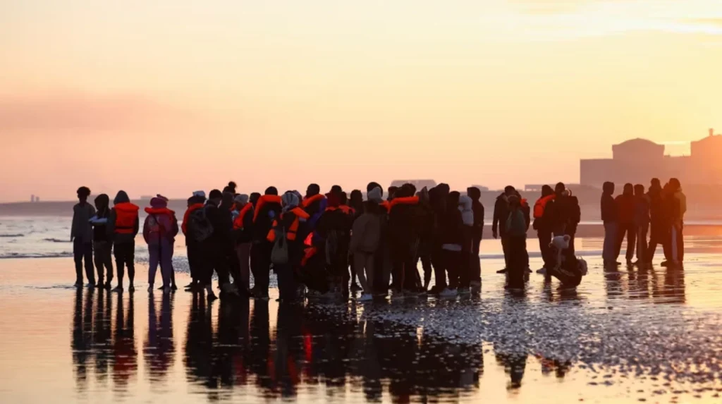 La France interdit l’entrée à des militants britanniques d’extrême droite impliqués dans des violences anti-migrants