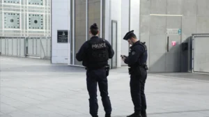 La France cherche l'aide de l'Algérie pour frapper la DZ Mafia