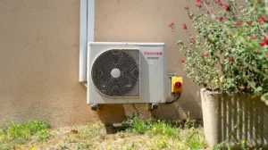 La droite radicale française fait de la climatisation un test politique