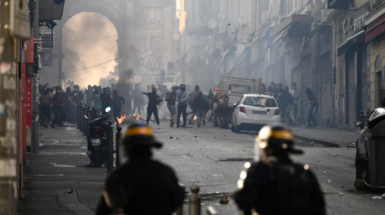 Renforcement Police Anti-Émeute France : Responsabilité ou Pacte Vide ?