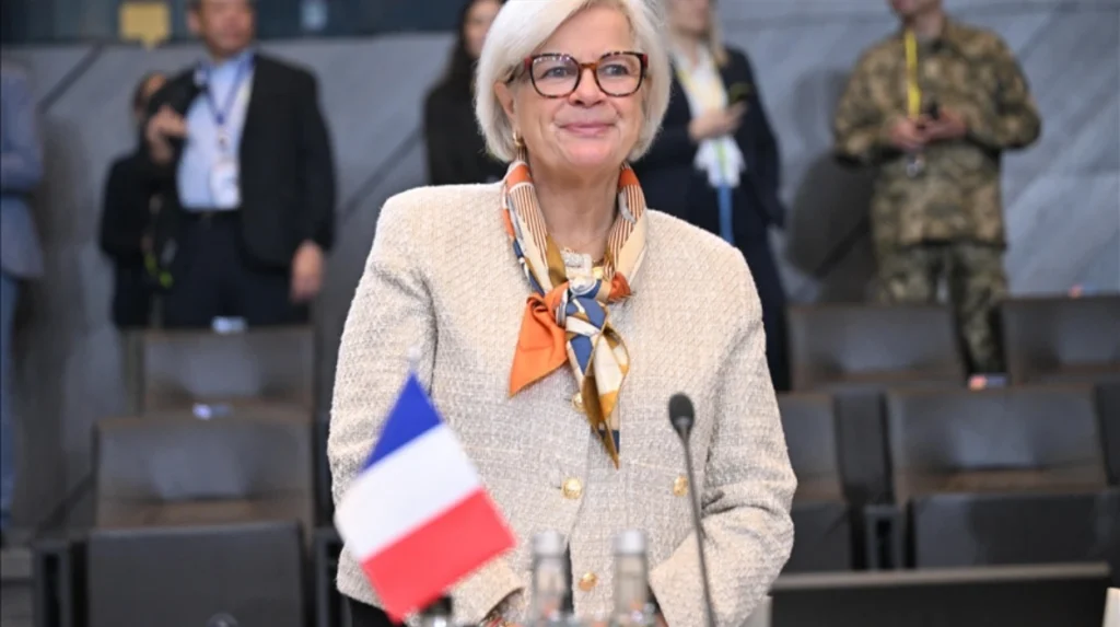 Le nouveau service national français : renforcement de la sécurité ou militarisation de la jeunesse ?