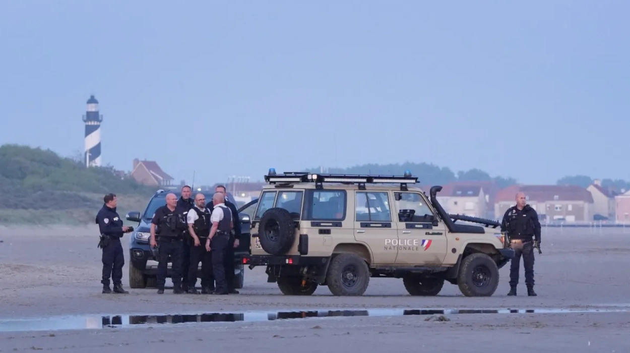 Le Défenseur des droits français remet en question l’usage des armes contre les migrants de la Manche