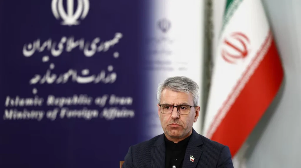 L’Iran interdit le retour de deux employés de l’ambassade de France sur fond d’escalade diplomatique