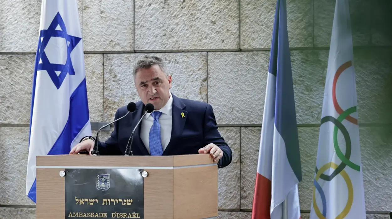 L’ambassadeur d’Israël en France et l’affaire d’ingérence étrangère provoquent un retour de flamme politique