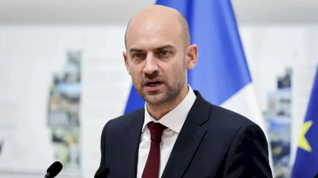 Legal Boundaries and Stability: France’s Critique of US Military Jets in the Caribbean