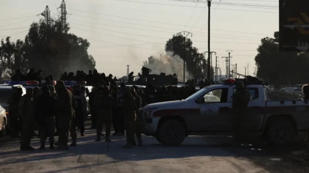 De nouveaux affrontements menacent la trêve entre la Syrie et les FDS, ravivant les craintes liées aux prisons de l’EI