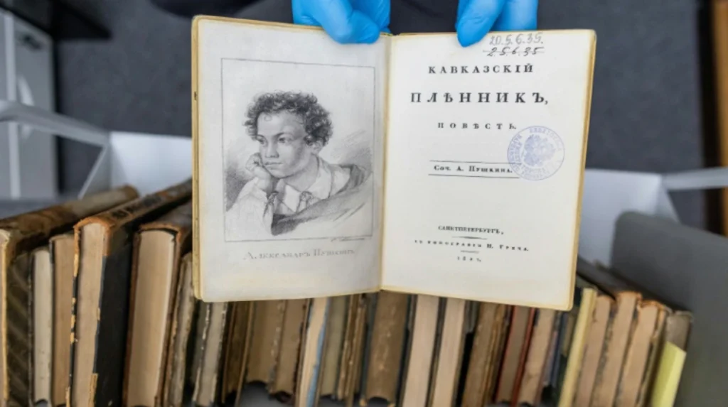 Six Géorgiens emprisonnés pour le vol de livres russes en France secoue la sécurité des bibliothèques européennes