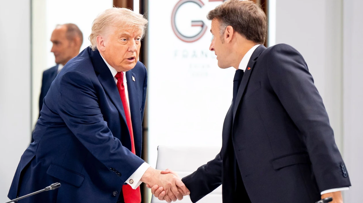 Repas de Trump à Versailles : les flatteries de Macron suscitent la critique de la gauche